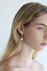 HOOP EARRINGS WITH PEARL DROP